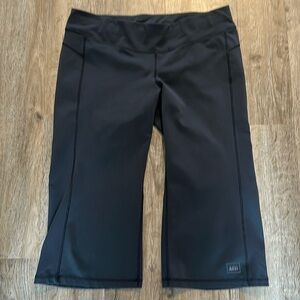 REI CAPRI LEGGINGS SIZE(M)